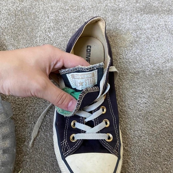 Limited edition dark navy low top Converse w/ gold prongs - size womens 8 - Picture 3 of 4